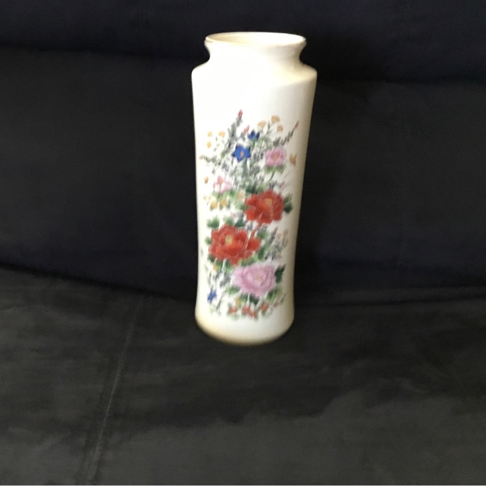Vase,gold trim and flowers. Japanese.  Vintage
